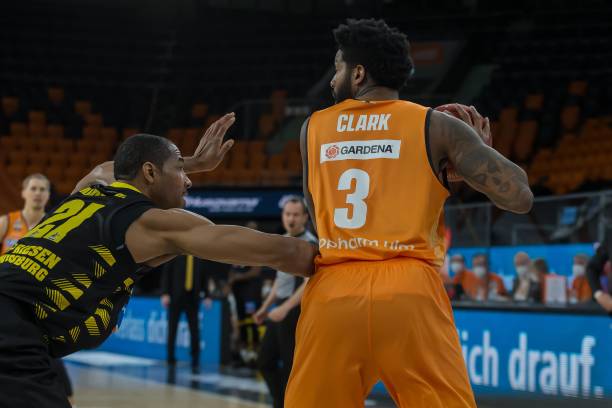 手极具威胁 手极具威胁